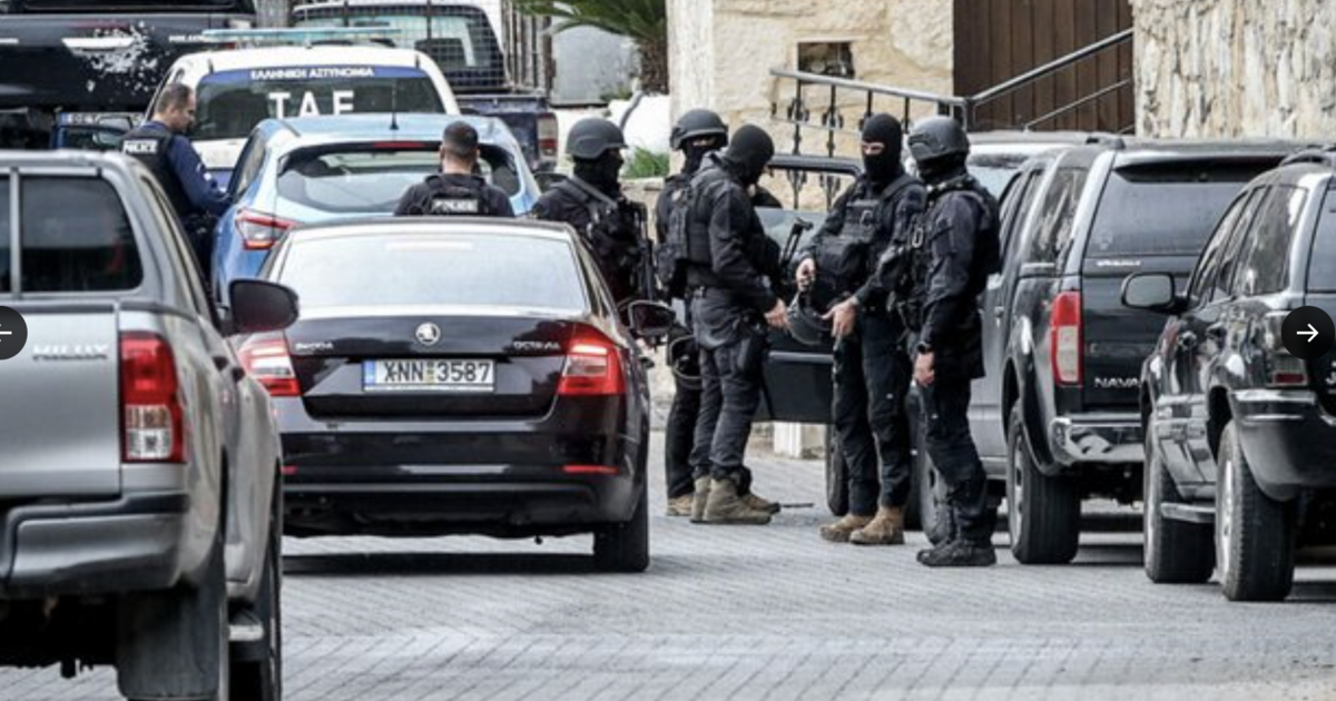 Une fusillade d'horreur dans un lieu touristique britannique populaire en Grèce fait deux morts et 10 blessés