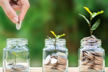 Des ISA en espèces aux factures : 12 experts révèlent comment économiser des centaines de dollars en 2026