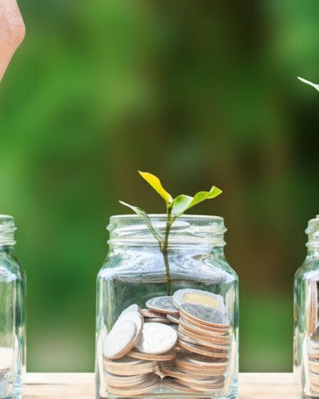 Des ISA en espèces aux factures : 12 experts révèlent comment économiser des centaines de dollars en 2026