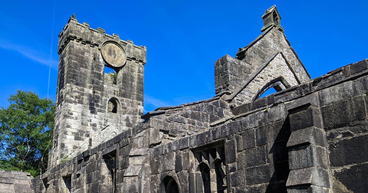 Joli village figé dans le temps, parfait pour une journée historique
