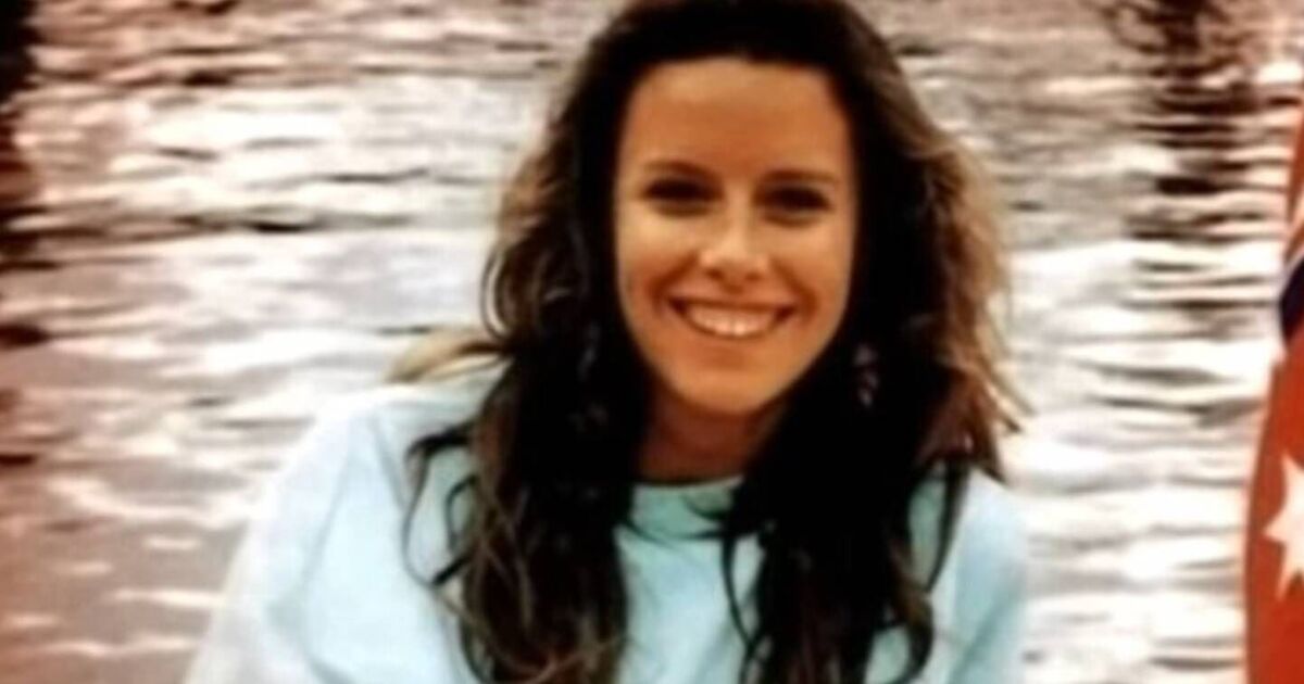 Un crocodile mange un mannequin vivant après qu'on lui a dit de rester hors de l'eau