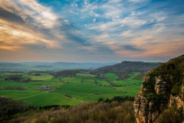 « La plus belle vue d'Angleterre » près d'un village figé dans le temps est une visite incontournable