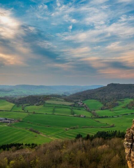 « La plus belle vue d'Angleterre » près d'un village figé dans le temps est une visite incontournable