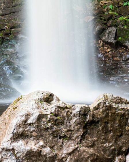Explorez une cascade « magique » au Royaume-Uni cachée dans la « cathédrale du rocher »