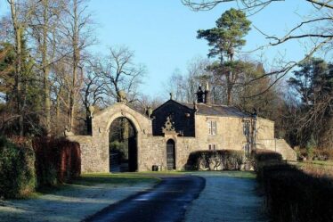 Le « pont des fées » magique se trouve à côté d’un joli village britannique qui semble « figé dans le temps »