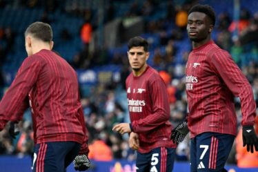 Arsenal secoué par la blessure de Bukayo Saka alors que la star se retire de la formation de départ de Leeds