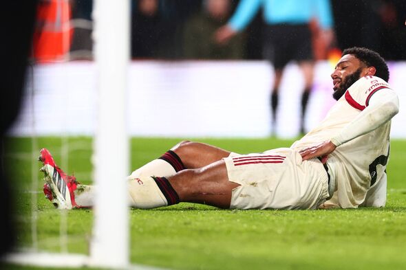 BOURNEMOUTH, ANGLETERRE - 24 JANVIER : Joe Gomez de Liverpool est blessé lors du match de Premier League entre Bournemouth BOURNEMOUTH, ANGLETERRE - 24 JANVIER : Joe Gomez de Liverpool est blessé lors du match de Premier League entre Bournemouth