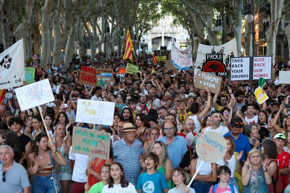 Une foule immense pour protester contre le tourisme aux Baléares Une foule immense pour protester contre le tourisme aux Baléares