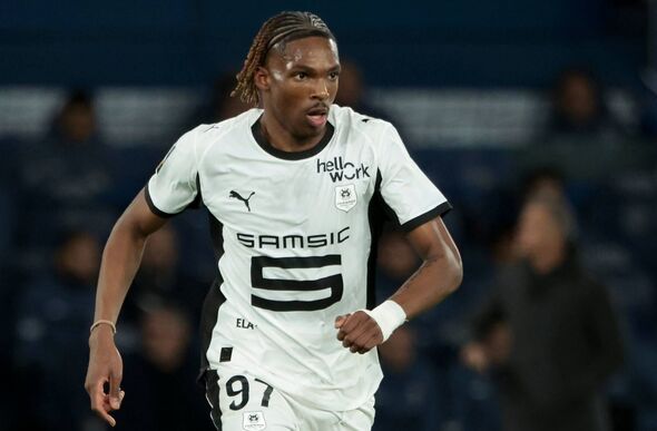 PARIS, FRANCE - DÉCEMBRE 6 : Jeremy Jacquet de Rennes lors du match de football de Ligue 1 McDonald's entre Paris Saint-Germain (P