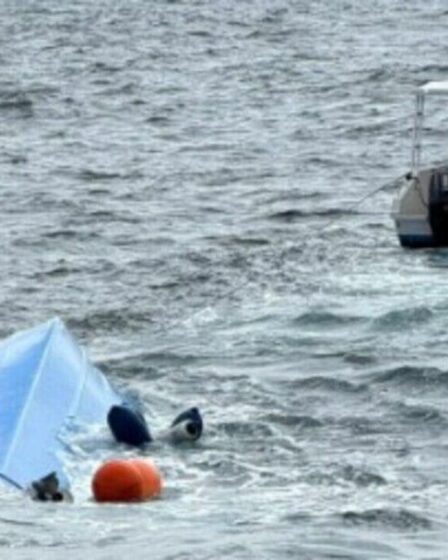 Horreur à Oman : un bateau touristique avec 25 personnes à bord chavire et fait plusieurs morts