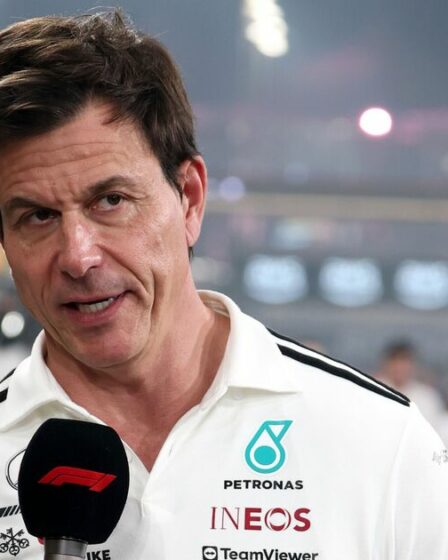 La demande de Toto Wolff est couronnée de succès alors que la course est déplacée pour aider Max Verstappen et Red Bull