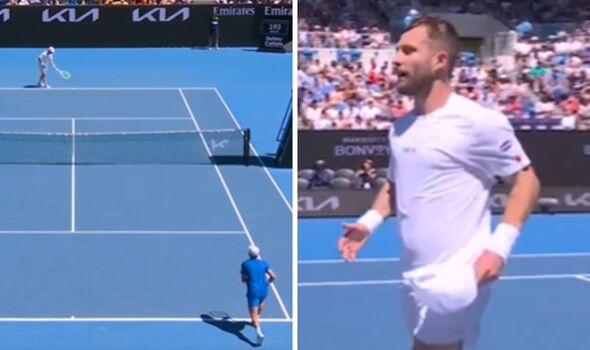 Corentin Moutet service sous les bras de l'Open d'Australie