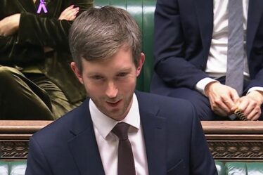 Le HMRC admet d’énormes erreurs alors que des milliers de personnes ont vu leurs prestations interrompues à tort