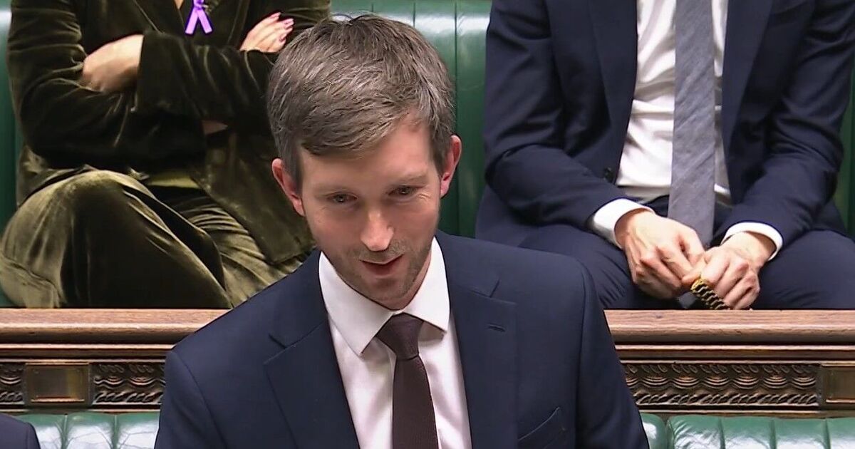 Le HMRC admet d’énormes erreurs alors que des milliers de personnes ont vu leurs prestations interrompues à tort