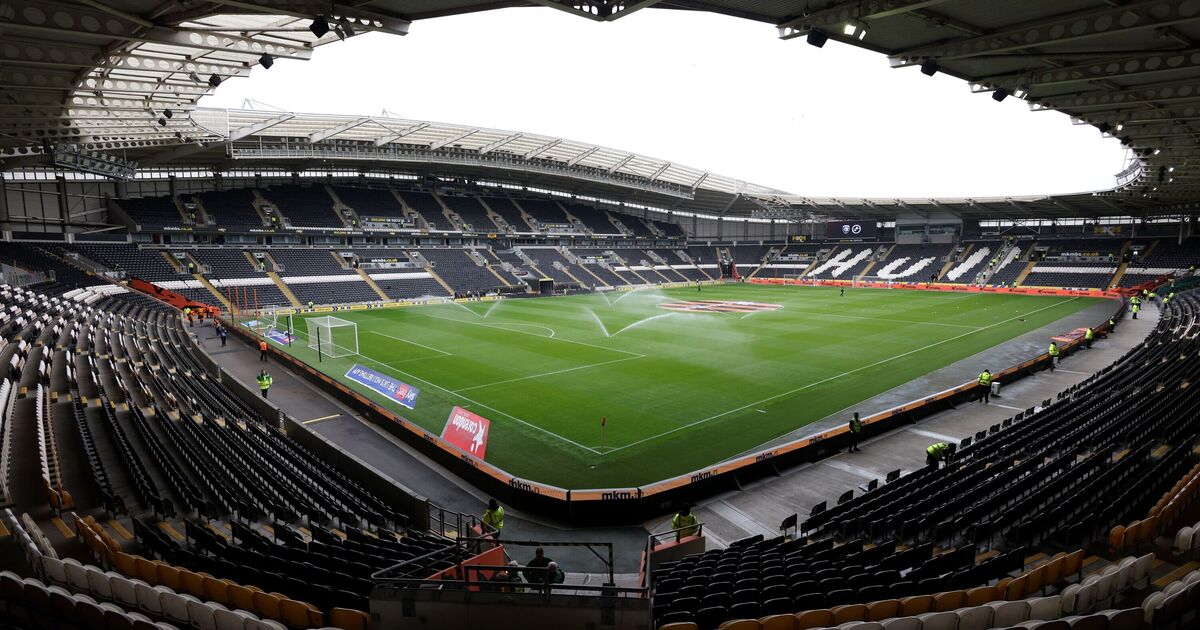 Le match de championnat annulé 20 minutes avant le coup d'envoi avec des milliers de personnes à l'intérieur du stade