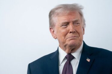 Le ministre du Travail dénonce le « mauvais » Donald Trump alors que la dispute sur le voyage de Keir Starmer en Chine explose