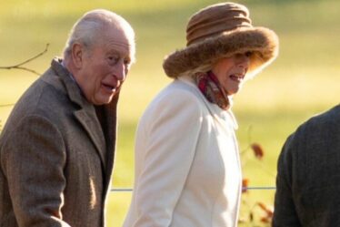 Le roi Charles et la reine Camilla se réchauffent pour l'église de Sandringham après Noël
