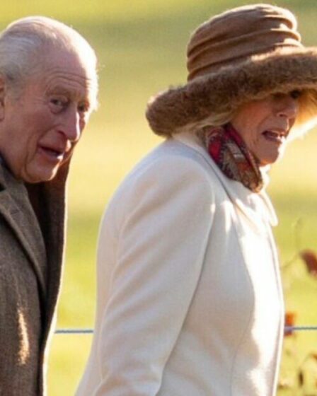 Le roi Charles et la reine Camilla se réchauffent pour l'église de Sandringham après Noël
