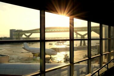 L'emplacement sournois de l'aéroport vous permet d'être condamné à une amende de 100 £ pour le stationnement - liste complète des coûts au Royaume-Uni