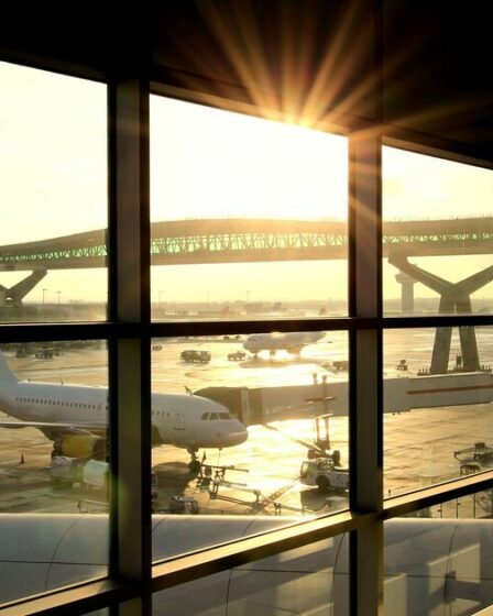 L'emplacement sournois de l'aéroport vous permet d'être condamné à une amende de 100 £ pour le stationnement - liste complète des coûts au Royaume-Uni