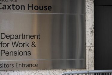 Les demandeurs du crédit universel DWP doivent déclarer 20 changements ou risquer une amende de 50 £ – liste complète