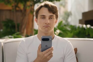 Les fans de F1 repèrent les subtiles fouilles d'Oscar Piastri chez l'ancienne équipe Alpine dans la nouvelle publicité du pilote McLaren