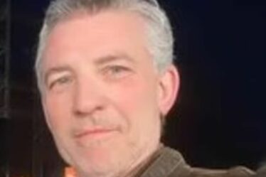 Mort de Tim Stoney : un lecteur de journaux télévisé respecté décède à l'âge de 58 ans alors que les hommages affluent