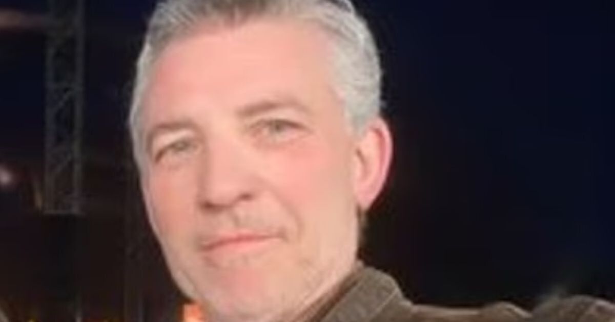 Mort de Tim Stoney : un lecteur de journaux télévisé respecté décède à l'âge de 58 ans alors que les hommages affluent