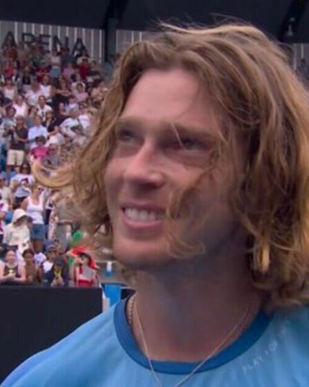 Open d'Australie EN DIRECT : Star interpelle maladroitement l'intervieweur alors que la tête de série se retire brusquement