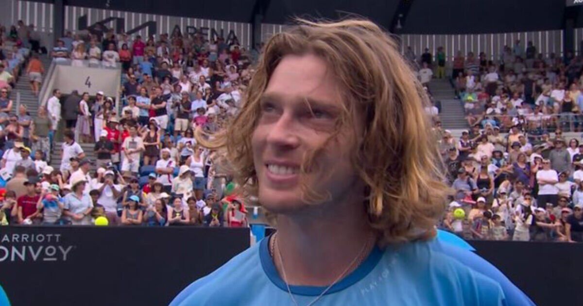 Open d'Australie EN DIRECT : Star interpelle maladroitement l'intervieweur alors que la tête de série se retire brusquement