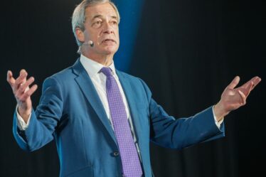 Politique EN DIRECT : la guerre civile travailliste éclate alors que Nigel Farage s'apprête à faire une annonce majeure