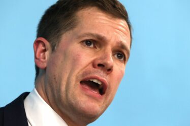 Politique EN DIRECT : le brutal empannage de Nigel Farage en six mots de Robert Jenrick dans une fuite audio