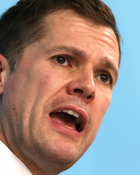 Politique EN DIRECT : le brutal empannage de Nigel Farage en six mots de Robert Jenrick dans une fuite audio