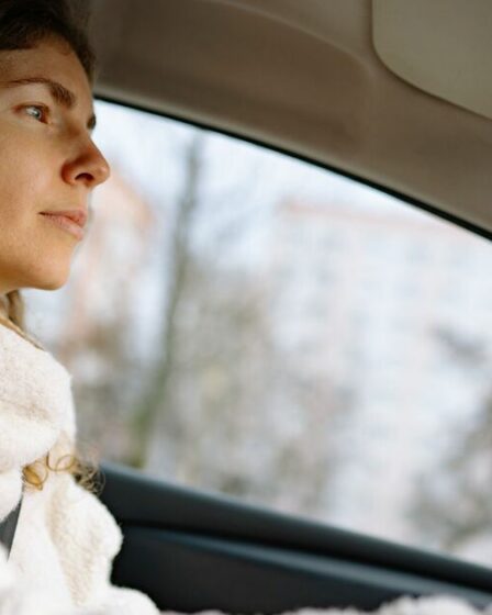 RAC recommande de ne pas faire chauffer le moteur avant de conduire en hiver