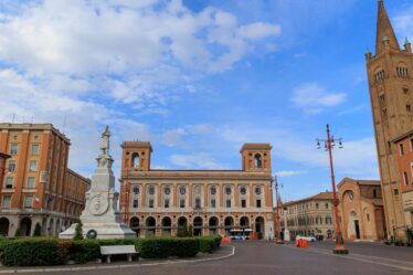 Séisme en Italie : les habitants terrifiés abandonnent leurs maisons alors que le tremblement de terre frappe la ville