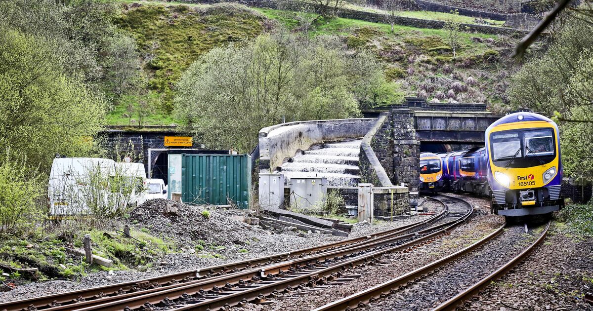 Standedge Tunnel LIVE : les navetteurs font face au mystère alors que les services ferroviaires sont suspendus après un incendie