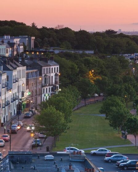 Superbe village de pêcheurs avec promenades côtières à seulement 40 minutes des grandes villes