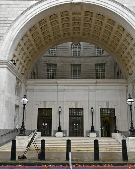 Un demandeur d'asile devant le tribunal accusé d'avoir placé de la fausse dynamite devant le siège du MI5