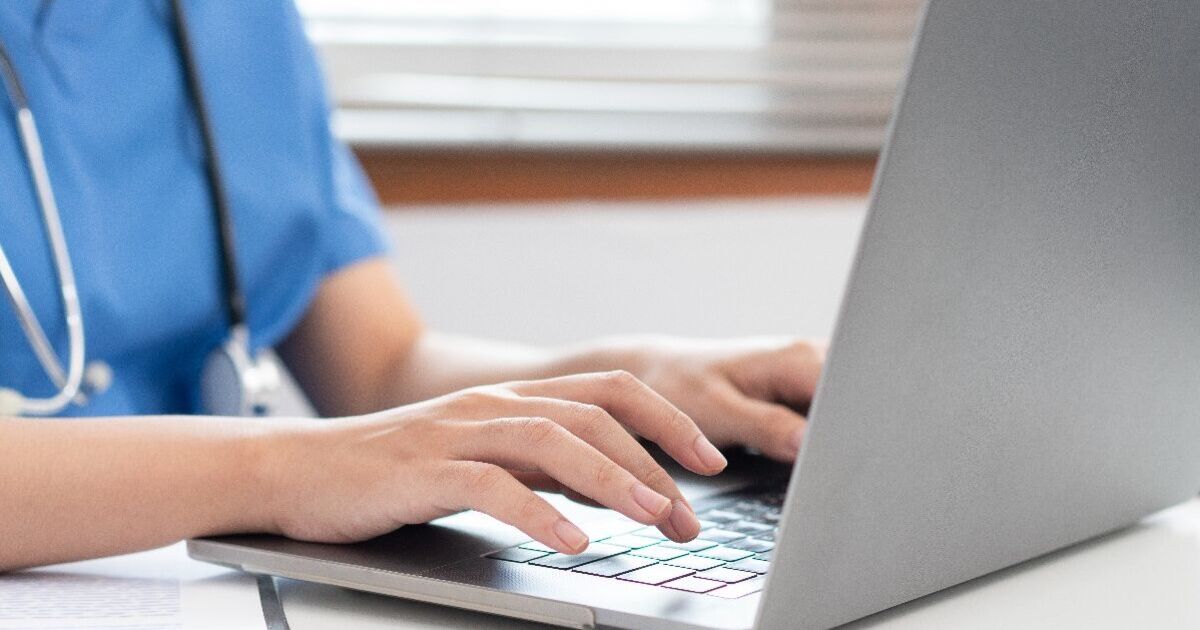 Une infirmière du NHS radiée après avoir publié « les migrants finiront par être vos dirigeants »