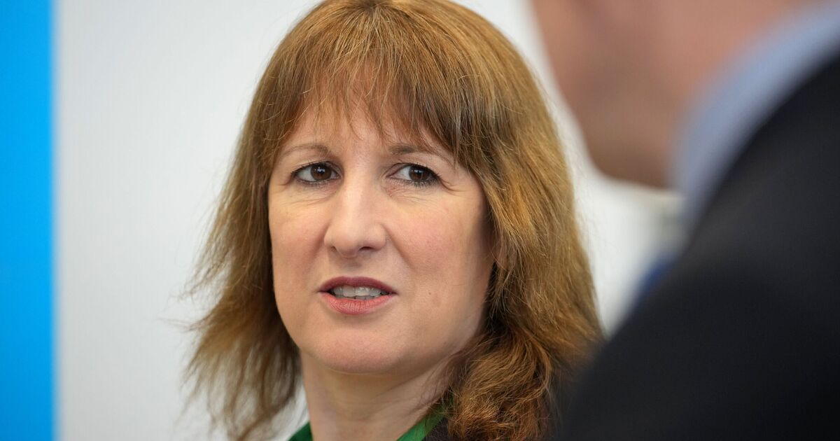 Fureur alors que Rachel Reeves s'en prend aux jeunes électeurs – les députés travaillistes craignent que Nigel Farage n'en profite