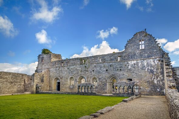 L'abbaye de Cong, également connue sous le nom d'abbaye royale de Cong, est un site historique situé à Cong, en Irlande. Les ruines de l'ancien Augustini