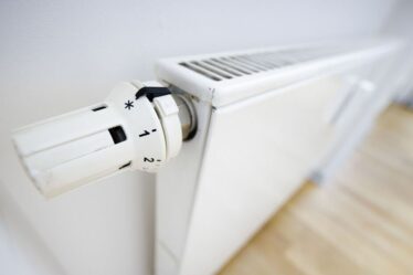 Les retraités de l'État peuvent rester au chaud la nuit pendant 3 pence par heure sans utiliser le chauffage