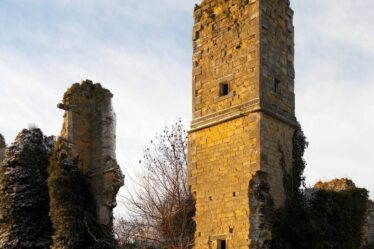 Charmant village avec une belle chapelle, idéal pour une retraite paisible à la campagne