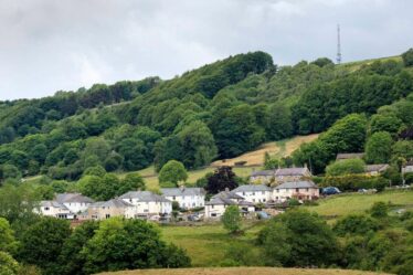 Histoire poignante d'un village oublié dans le temps où les habitants s'enfermaient