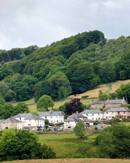 Histoire poignante d'un village oublié dans le temps où les habitants s'enfermaient