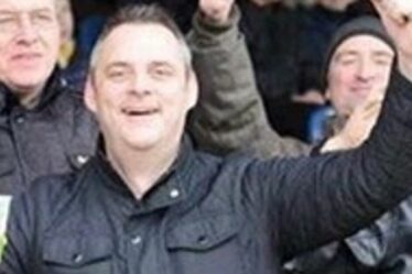 Douze accusés d'homicide involontaire après la mort d'un supporter de football après une agression alors qu'il rentrait chez lui