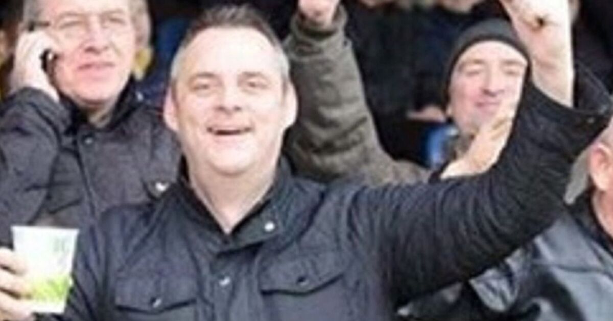 Douze accusés d'homicide involontaire après la mort d'un supporter de football après une agression alors qu'il rentrait chez lui