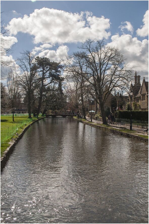 Petit village au centre des Cotswolds