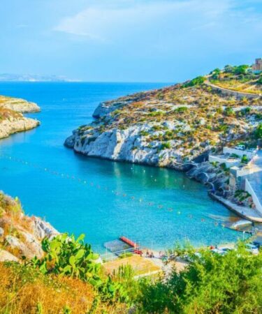 L'île méditerranéenne connue pour être bon marché et « calme » en février avec une température de 18°C