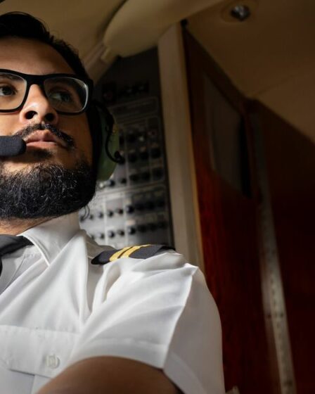 Le HMRC pourrait devoir jusqu'à 2 044 £ aux personnes qui travaillent en uniforme.